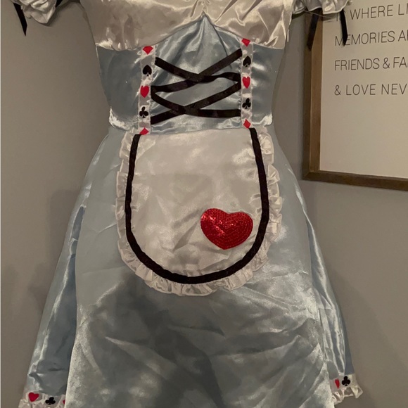 Halloween Queen of hearts women’s costume - Picture 3 of 15